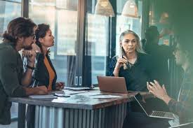 Bukan Ageisme, Tapi Realita: Ganti Jenis Olahraga Lo di Usia 20-an, 30-an, dan 40-an Demi Hindari Cidera